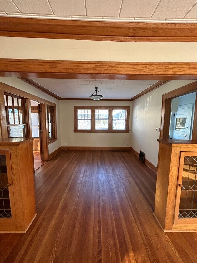 Dining Room - 923 42nd St