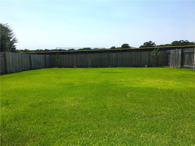 Building Photo - 14928 Iveans Way