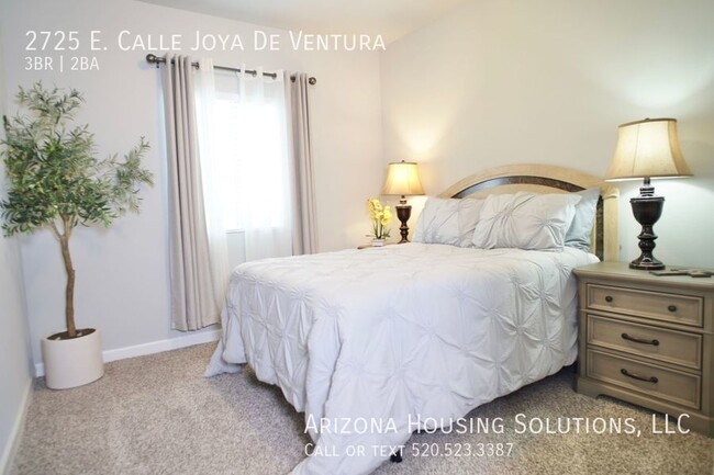 Building Photo - 2725 East Calle Joya de Ventura