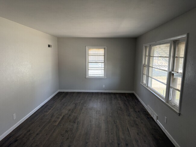 Building Photo - 2704 W Garden St