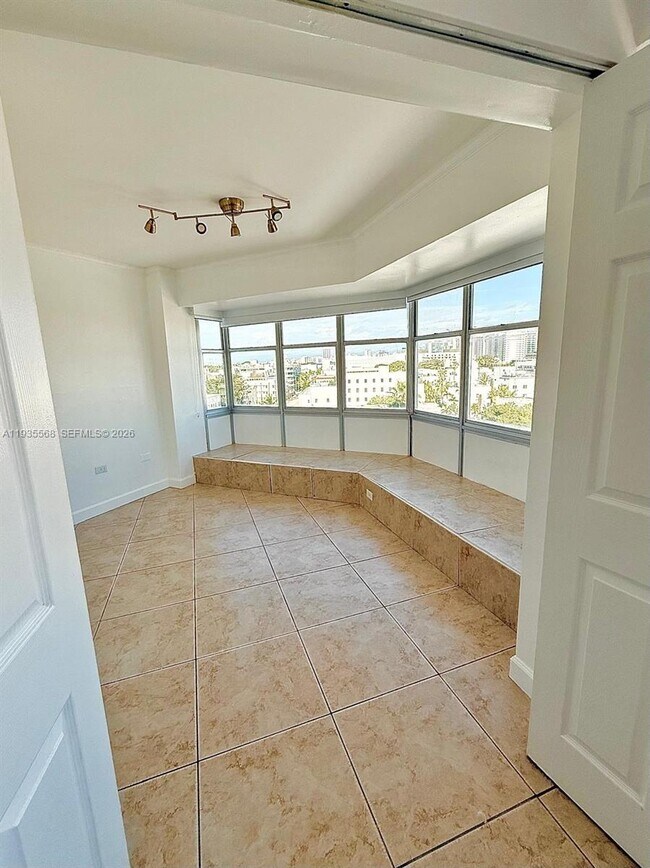 Building Photo - 1881 Washington Ave