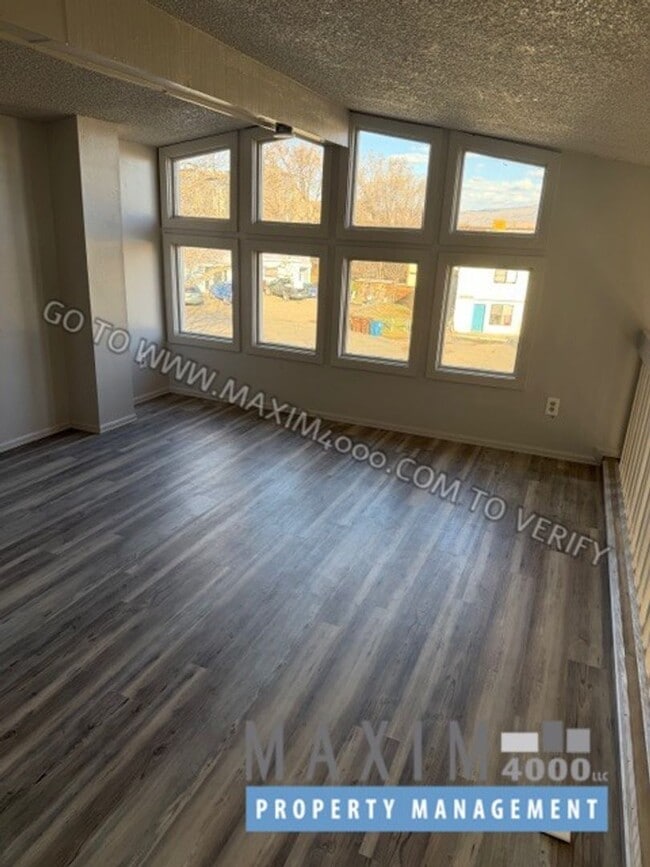 Building Photo - 559 N Sparn St