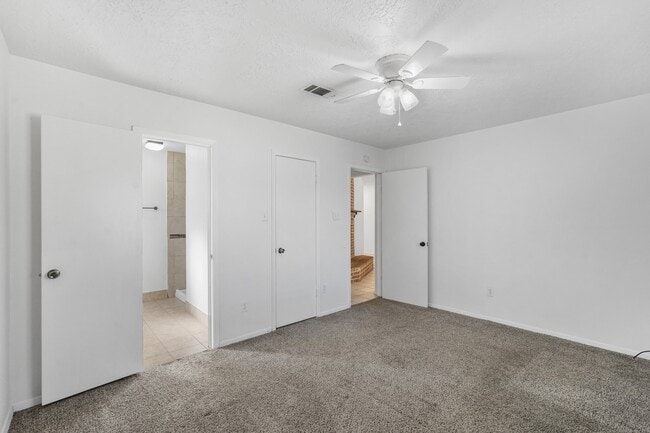 Building Photo - 15226 Flamingo Park