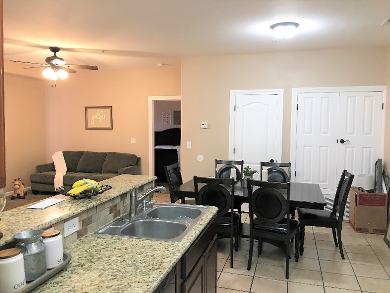 Building Photo - 6325 Reynolds Dr