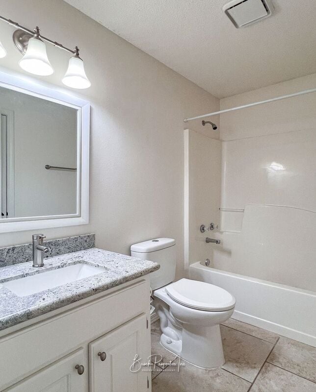 Building Photo - 2511 Southern Oaks Dr