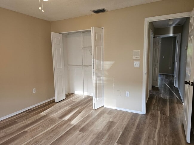 Building Photo - Move In Ready