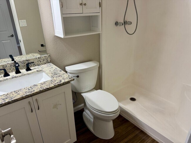 Building Photo - 4 bedroom home with private pool & solar