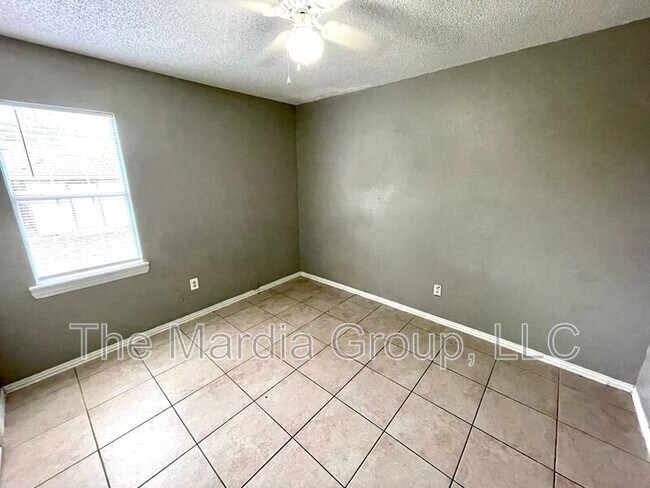 Building Photo - 1316 Caruth Dr