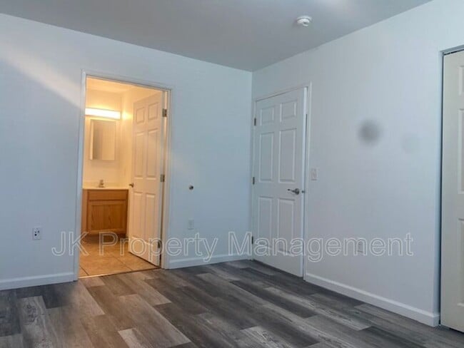 Building Photo - 5000 4th Ave N