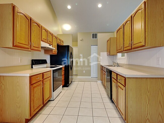 Building Photo - 123 Shaw Rd