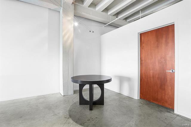 Building Photo - 2319 Chouteau Ave