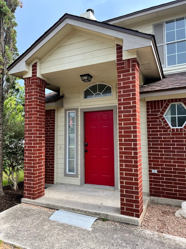 Building Photo - 740 Winborne Way