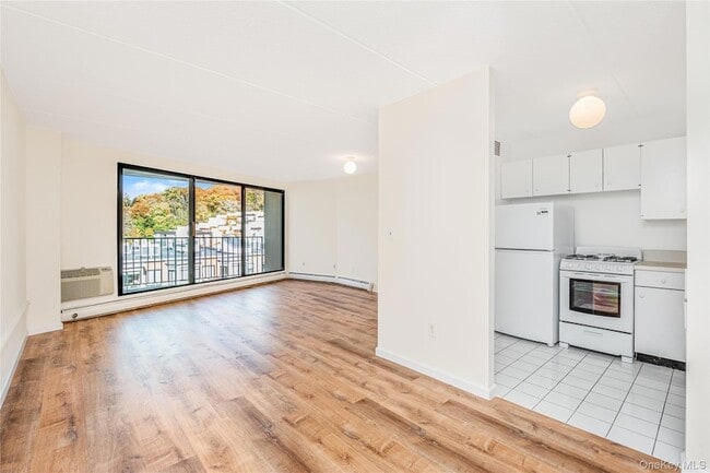 Building Photo - 1155 Warburton Ave