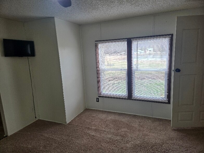 Building Photo - 8860 Teague Rd