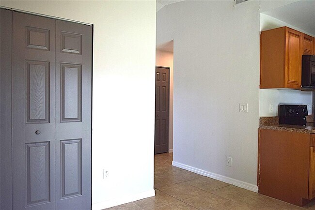 Building Photo - 1242 Mohrlake Dr