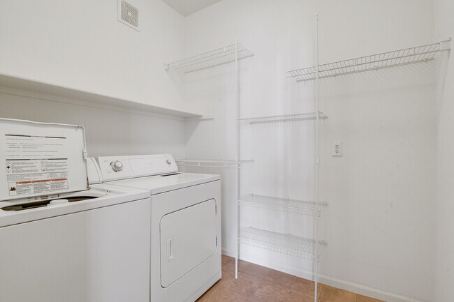 Building Photo - 1574 Olympia Cir