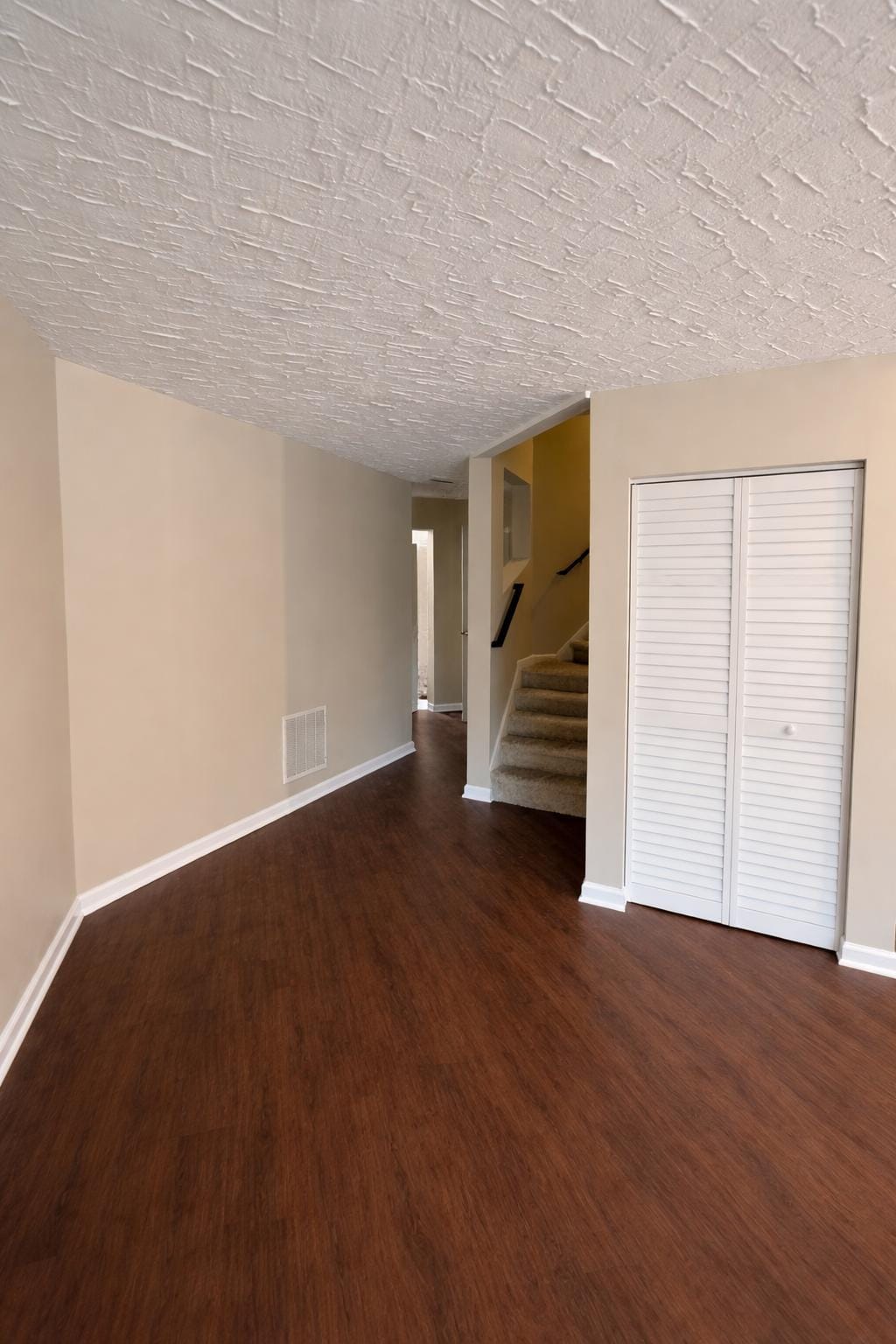 Hallway - 2524 Dunhaven Gln