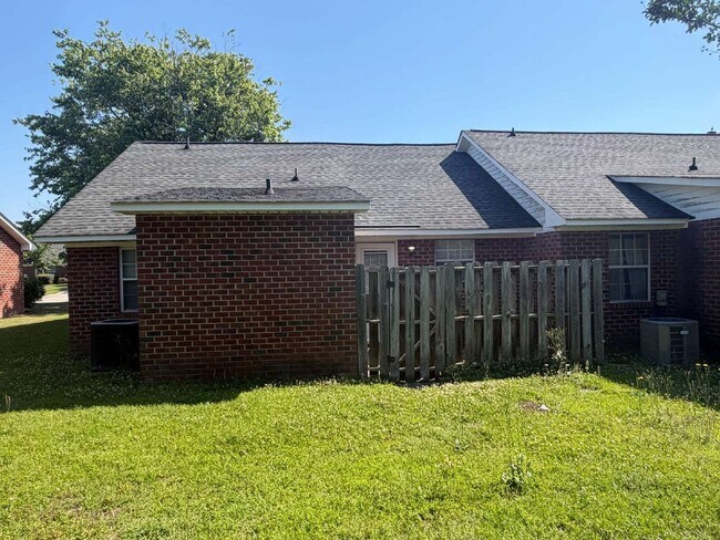 Building Photo - 2601 Richard Dr