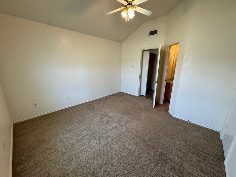 Building Photo - 4303 Deek Dr