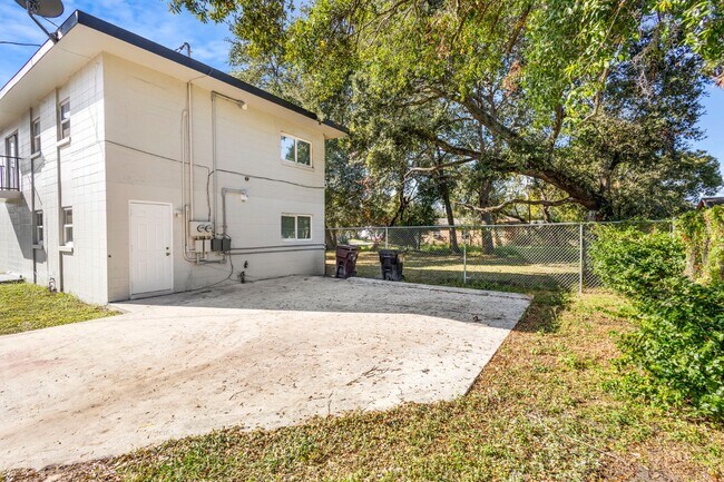 Building Photo - 901 Colyer St