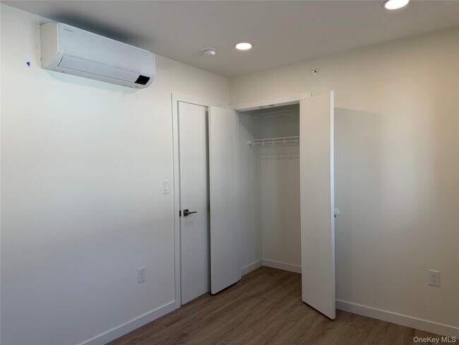 Building Photo - 5 Colonial Dr