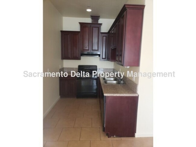 Building Photo - 46-46 Butterwick Ct