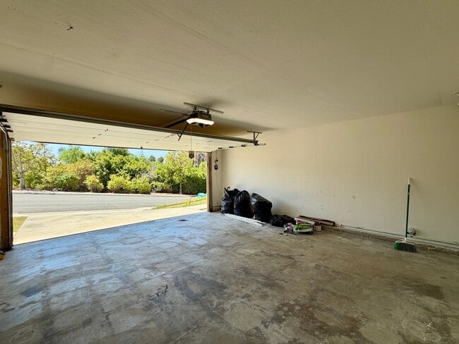 Building Photo - 3366 Waterford Dr