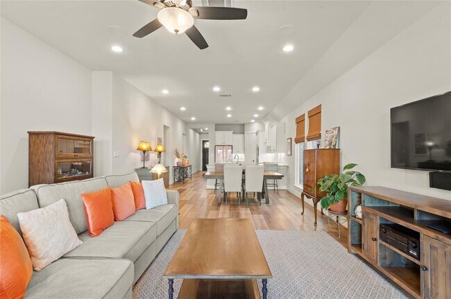 Building Photo - 111 Chinaberry Bnd