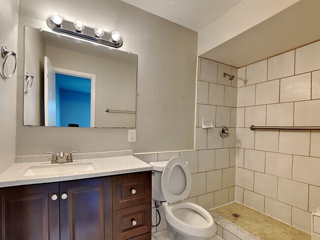 Building Photo - 2810 Bellwood Dr