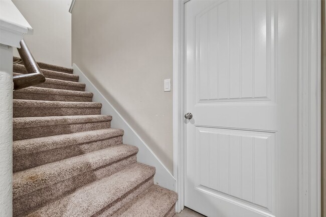 Building Photo - 8007 Carillon Way