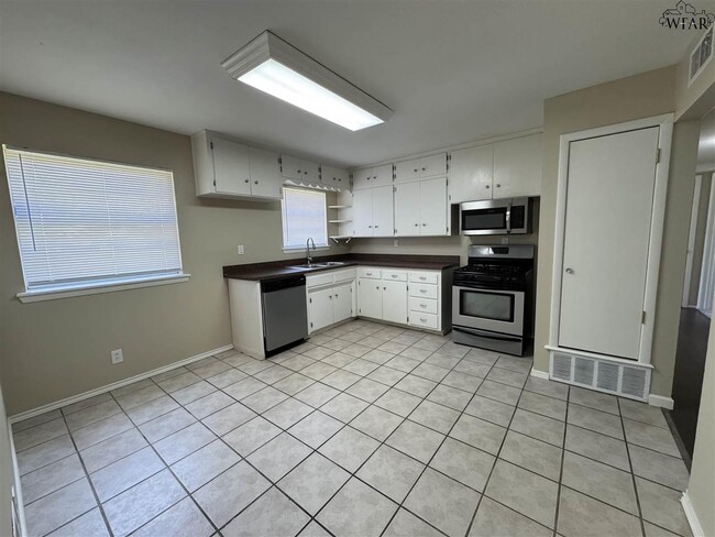 Building Photo - 4105 Aspen St