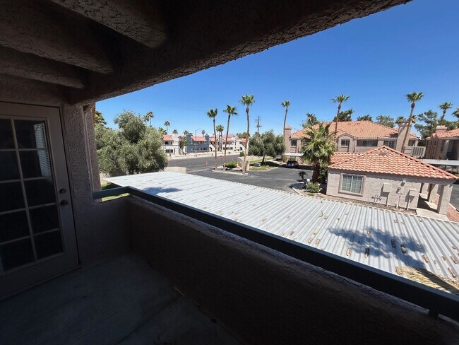 Building Photo - BEAUTIFULLY UPGRADED CONDO - SPACIOUS 2 BE...