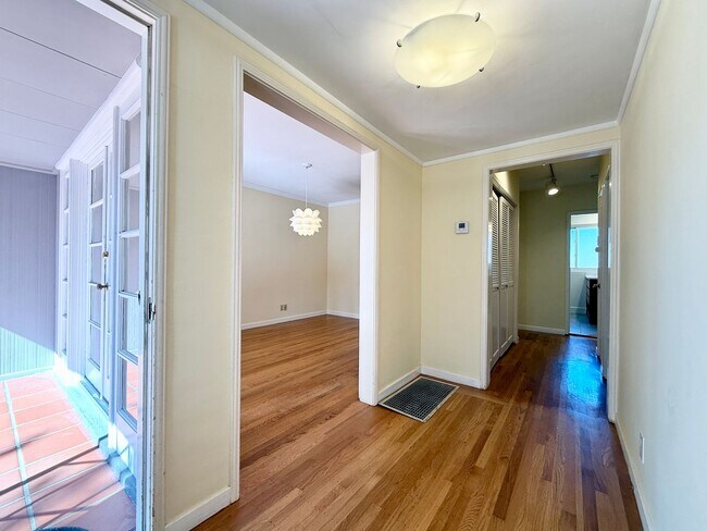 Building Photo - Beautifully Renovated Single-Family Home i...