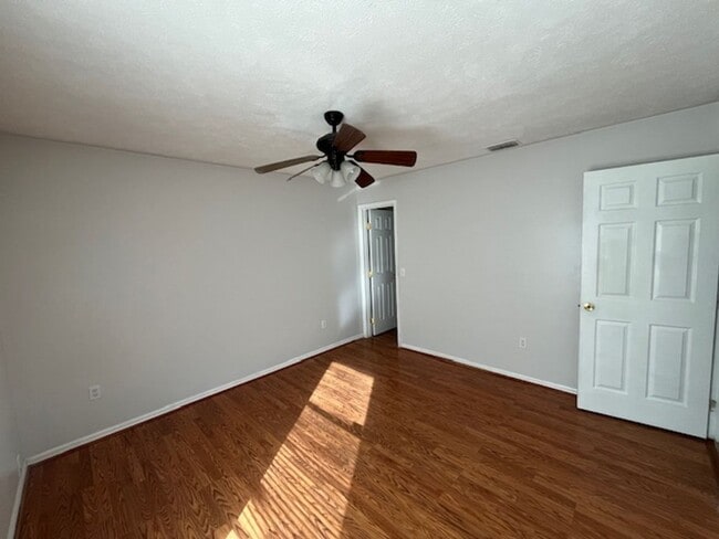 Building Photo - 4/2 home in Silver Spring Shores