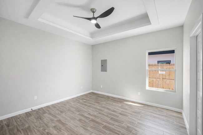 Building Photo - 2409 Indian Creek Ave