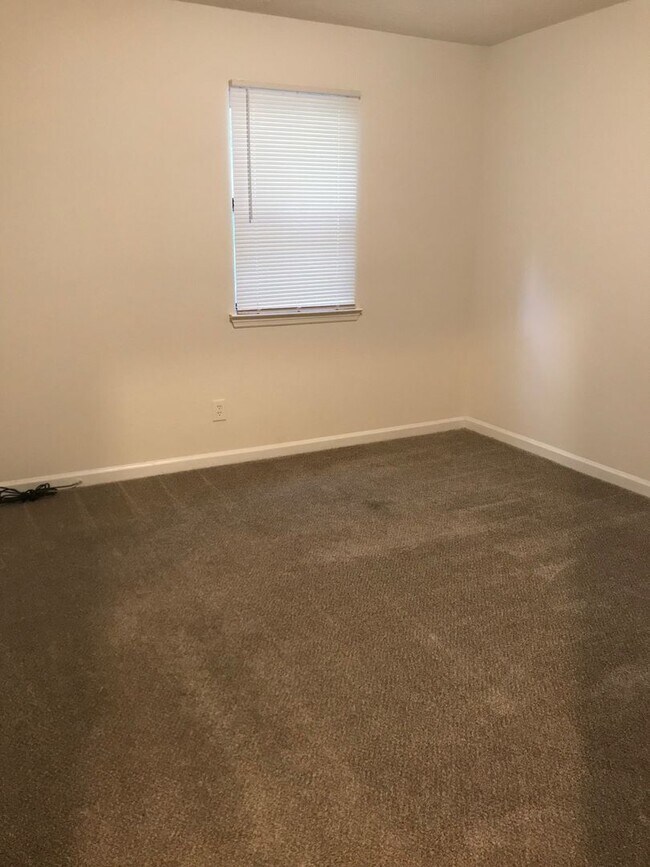 Building Photo - 8833 W Hills Ct