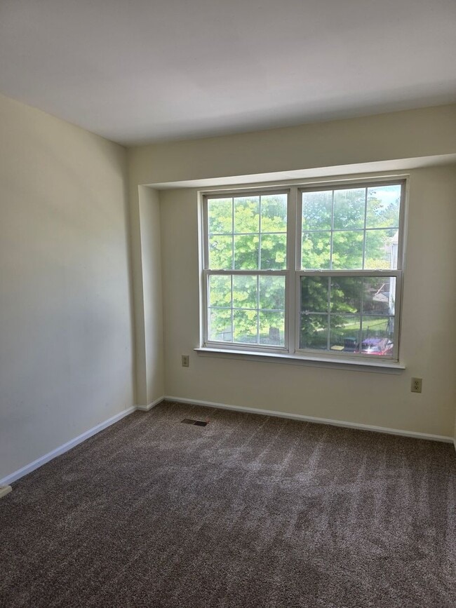 Building Photo - 13 Farland Way
