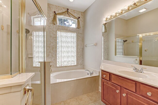 Building Photo - Lake  & Golf Course View Home in North Hampton