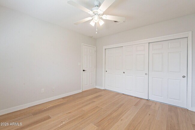 Building Photo - 5715 E Calle Del Paisano