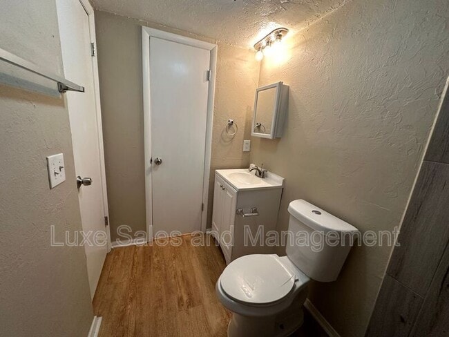 Building Photo - 6016 NW Expressway