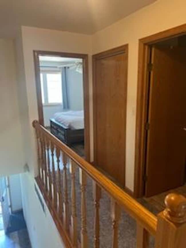 Building Photo - Hutchinson Rental