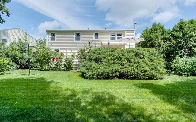 Building Photo - 11 Dubiel Dr