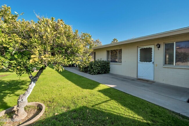 Primary Photo - 1422 E Dana Ave