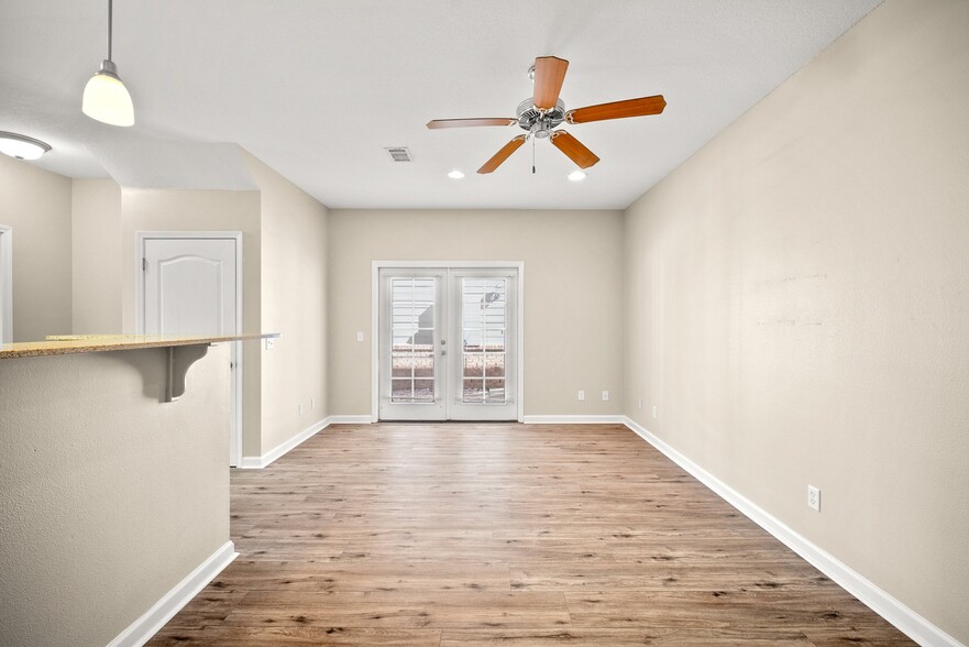 Building Photo - 810 Arbor Lake Dr