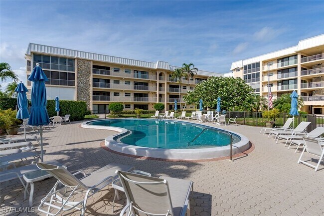 Building Photo - 3450 Gulf Shore Blvd N