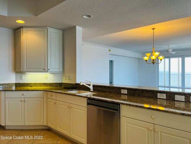 Building Photo - 93 Delannoy Ave