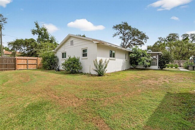 Building Photo - 1601 Alder Way
