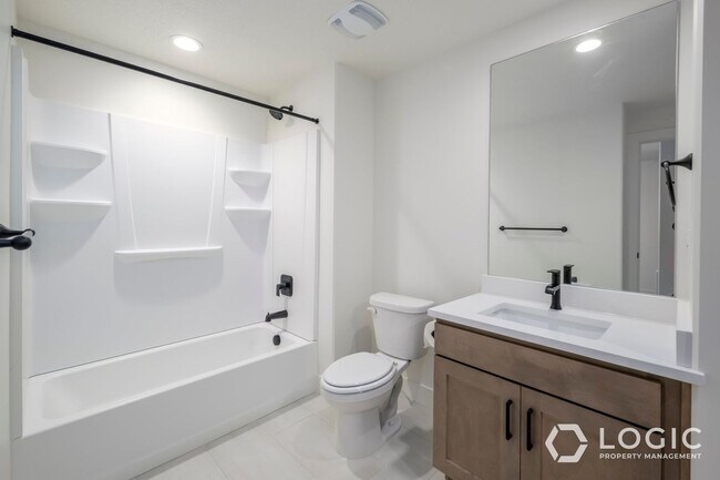 Building Photo - 1452 W Cook Ln