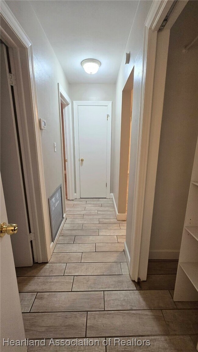 Building Photo - 6321 Lakeside Dr W