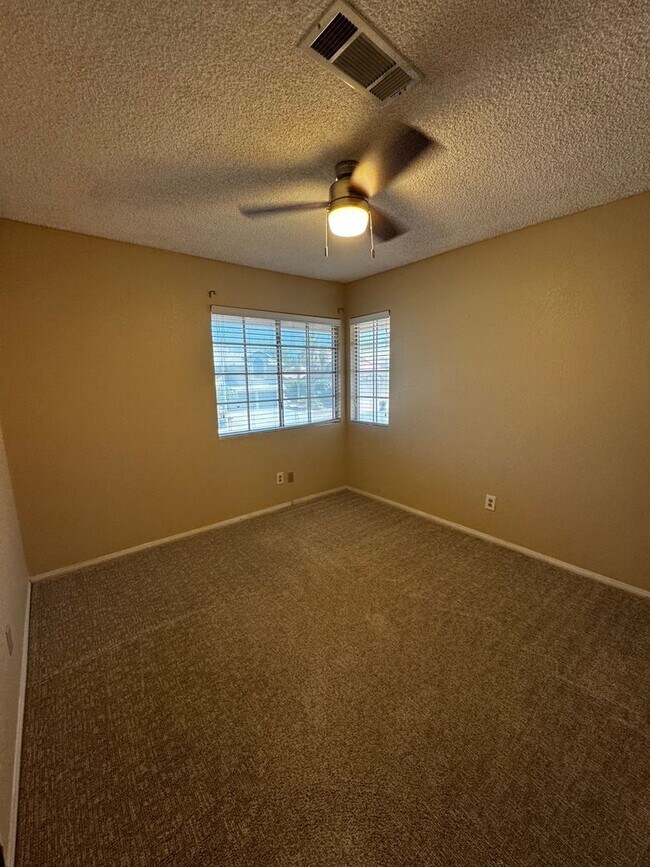 Building Photo - Charming 3 bedroom Green Valley home